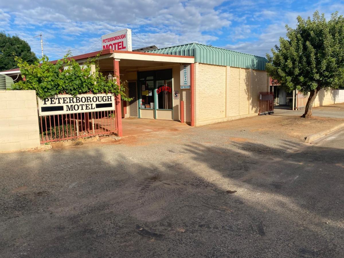 Peterborough Motel Exterior photo